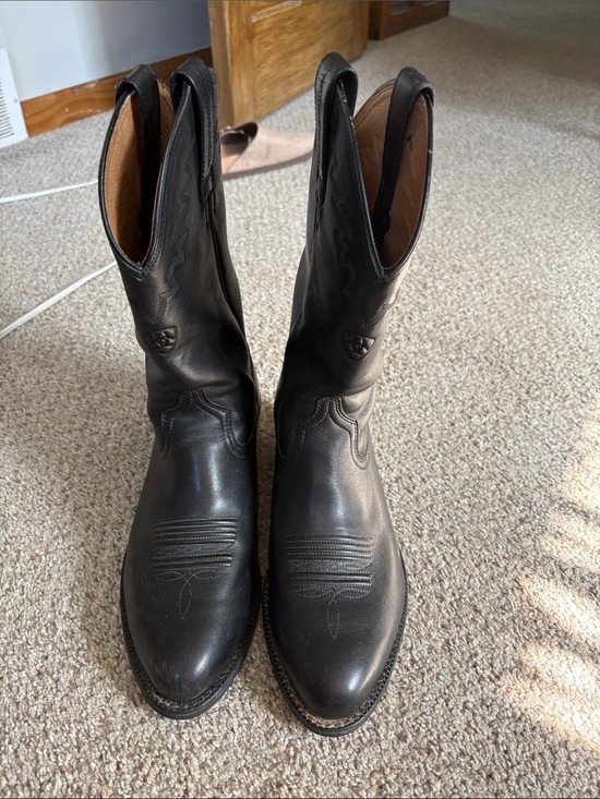 Ariat Shoes - Men’s Black Leather Ariat Cowboy Boots - Classic Western Style size 9D